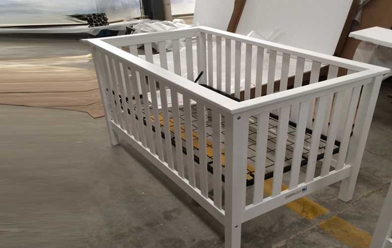 Baby crib 152-W