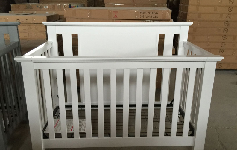 Baby crib 153-W