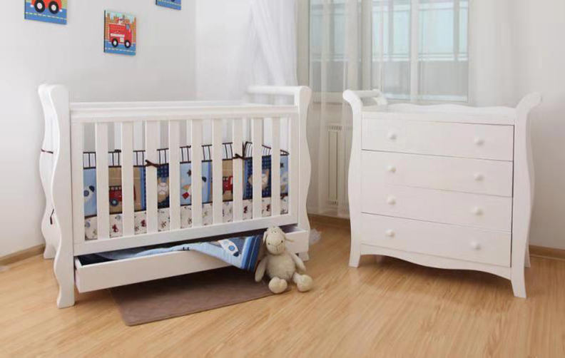 WOODED BABY CRIB 156