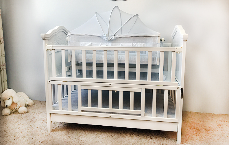 Baby crib 233-W