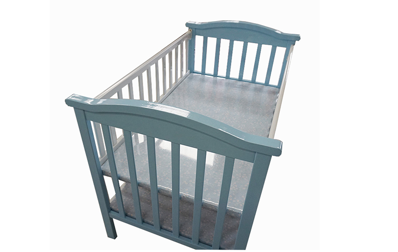 WOODED BABY CRIB 216