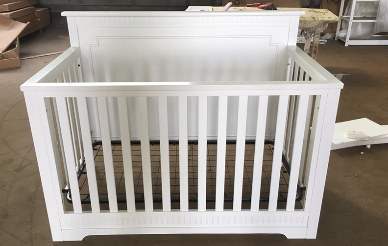 Full size crib F-123