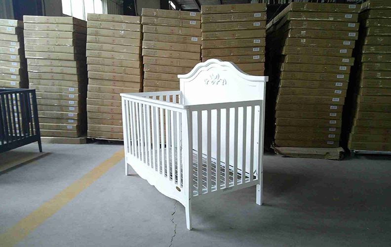 Full size crib F-125