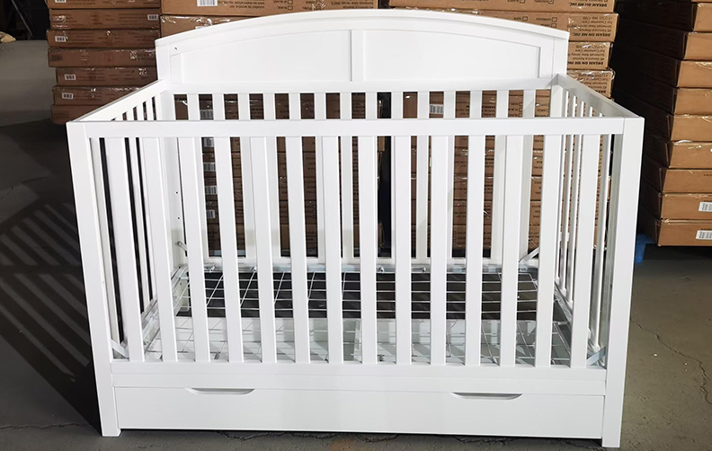 Full size crib F-163