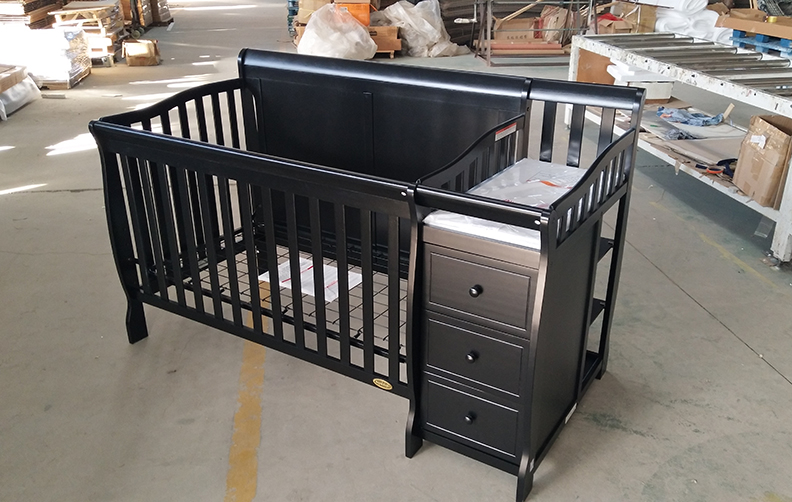 Full size crib F-109