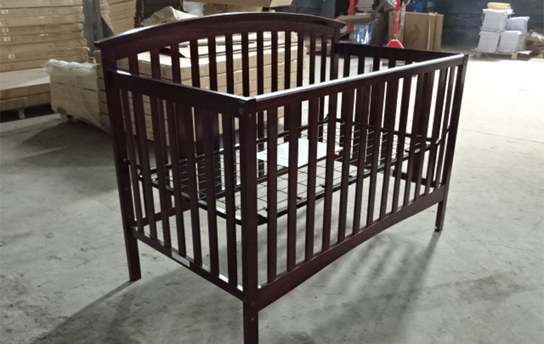 Full size crib F-116