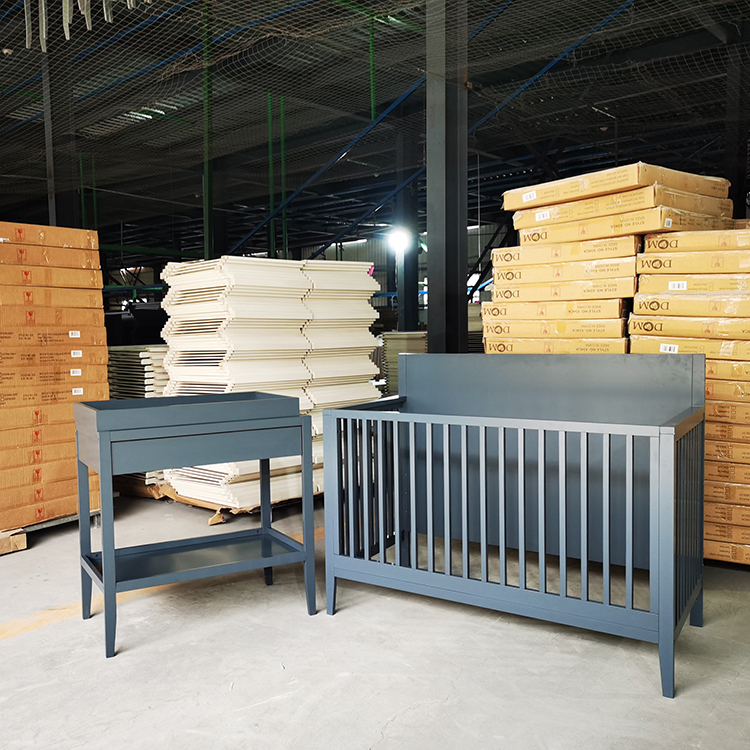 Full size crib F-165