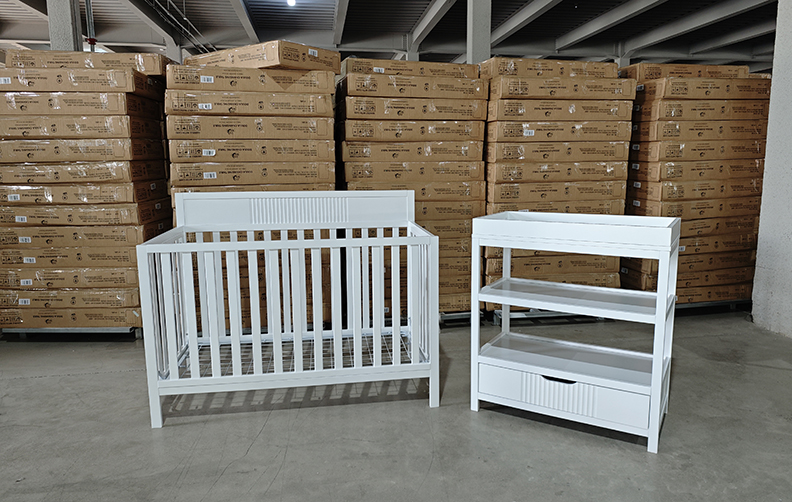 Full size crib F-170