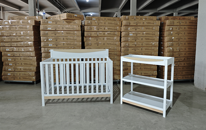 Full size crib F-174