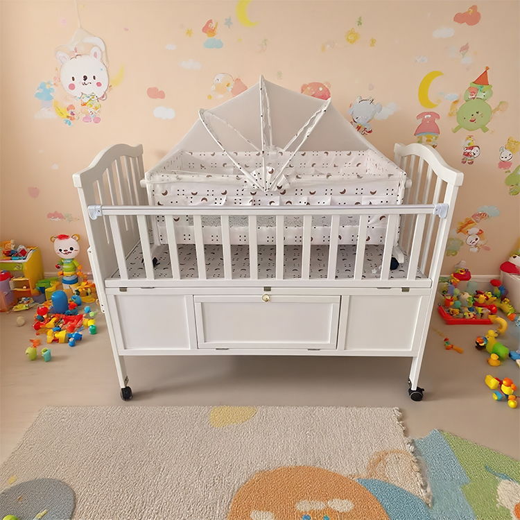 Baby crib 551