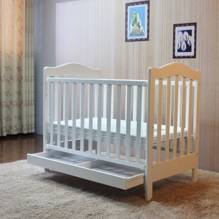 WOODED BABY CRIB 582