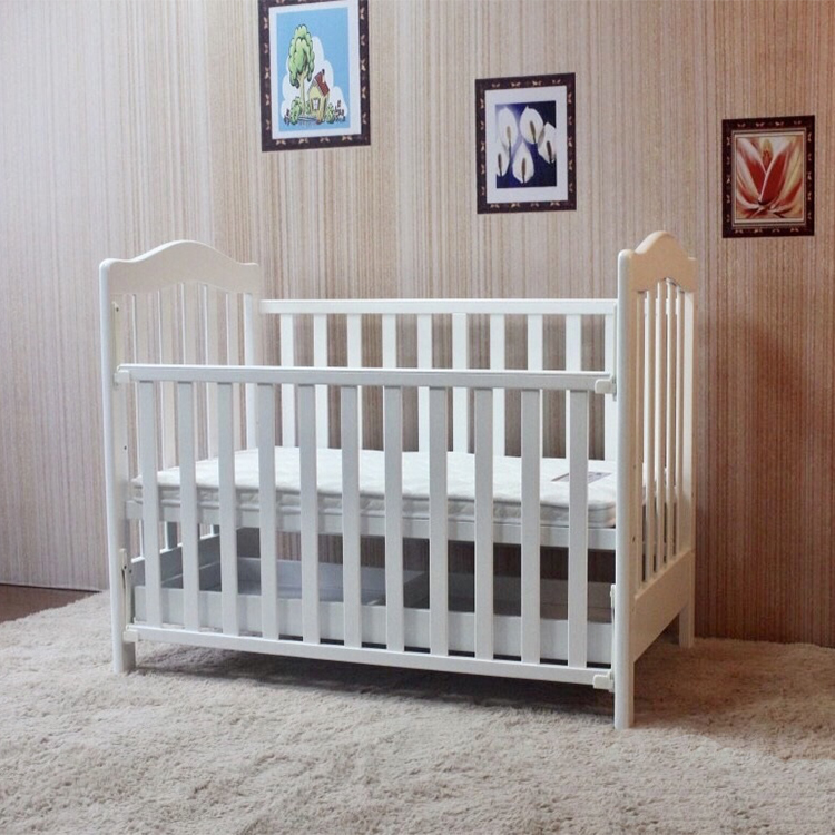 WOODED BABY CRIB 582